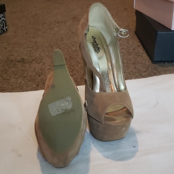 Heels - Picture 4 of 4